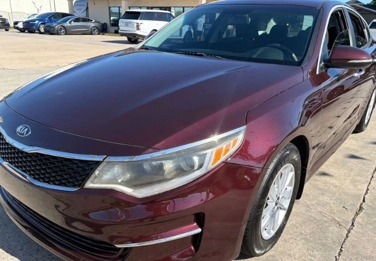 Used 2018 Purple Kia LX image 11