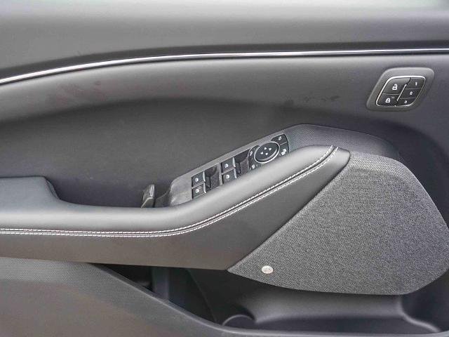 New 2026 Star White Metallic Tri-coat Ford Premium image 44