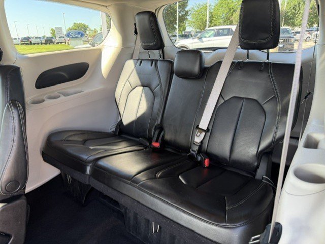 Used 2023 Brilliant Black Crystal Pearlcoat Chrysler Touring L image 29