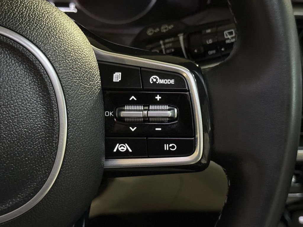 Used 2022 Black Kia S image 22