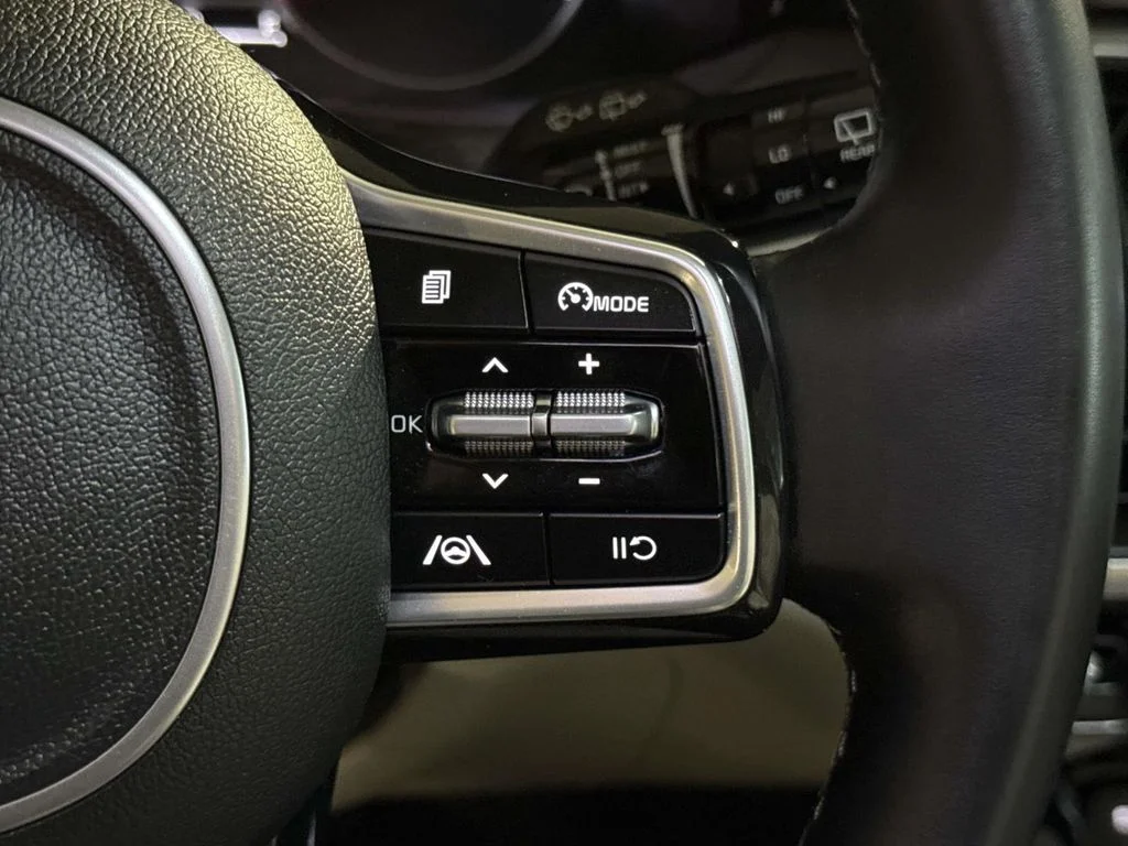 Used 2022 Black Kia S image 22