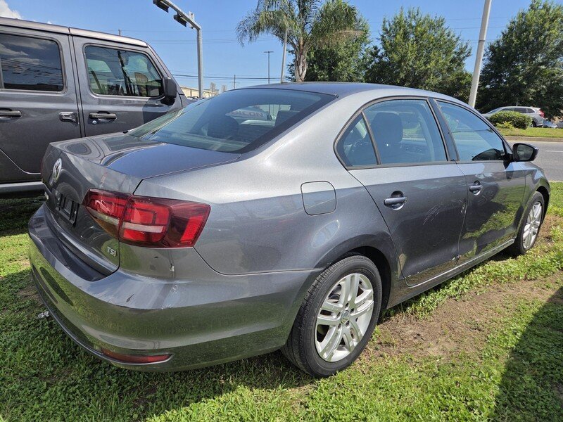 Used 2018 Gray Volkswagen 1.4T S image 4