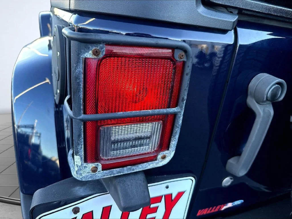Used 2013 True Blue Pearlcoat Jeep Sport image 27