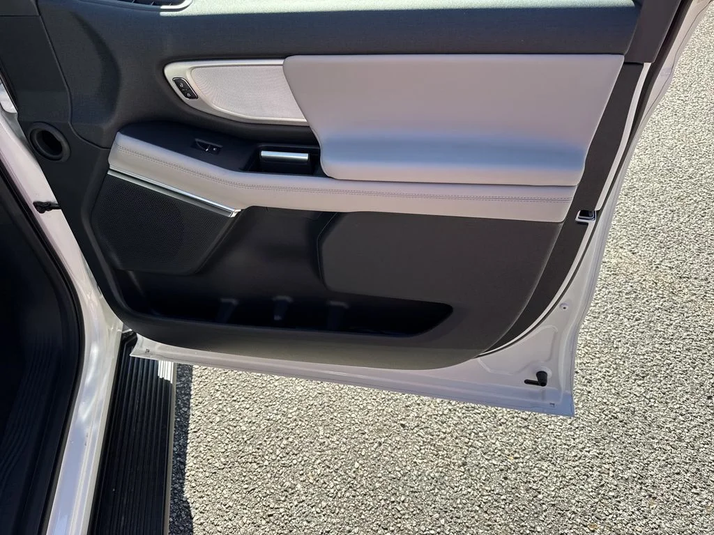 New 2026 Star White Metallic Tri-Coat Ford Active image 14