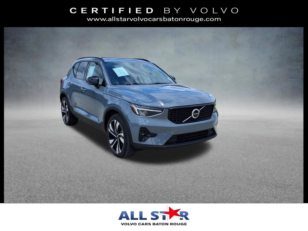 2023 Volvo XC40 B5 Plus Dark Theme