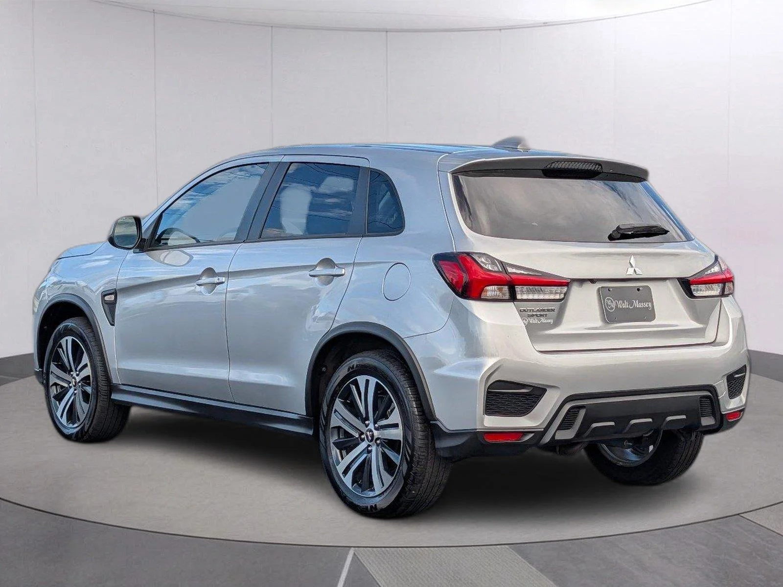 Used 2025 Alloy Silver Metallic Mitsubishi ES image 3