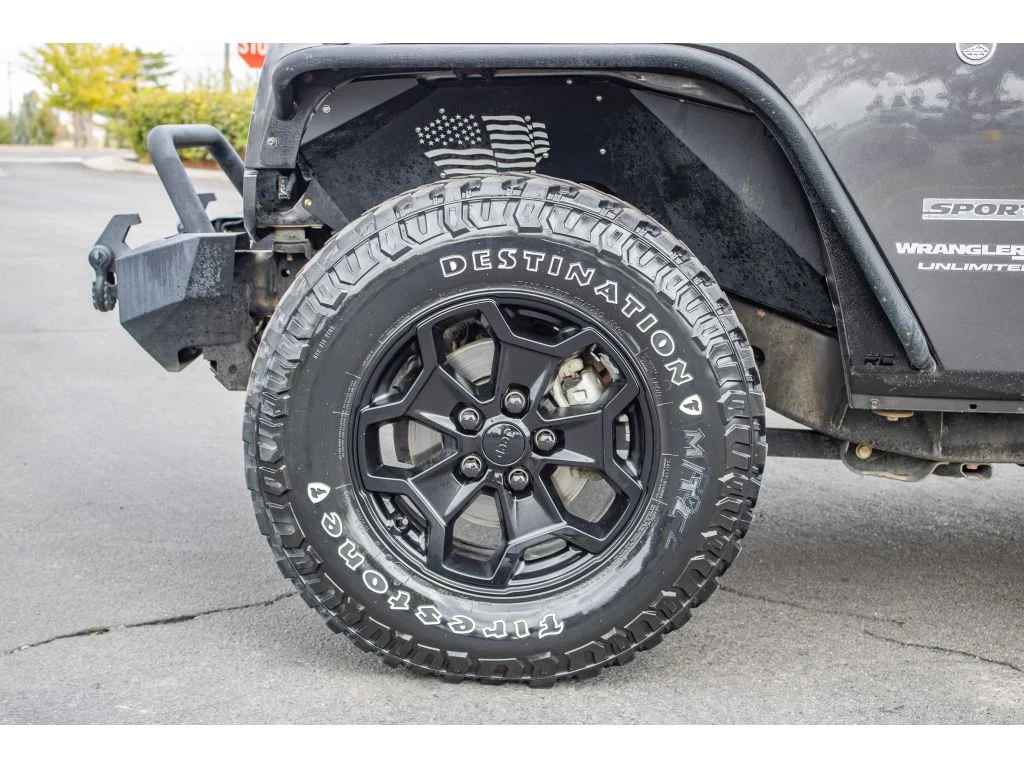 Used 2018 Granite Crystal Metallic Clearcoat Jeep Sport S image 5