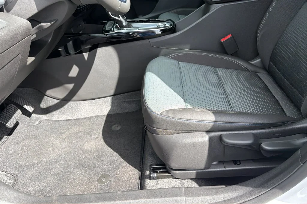 New 2026 Summit White Chevrolet LT image 19