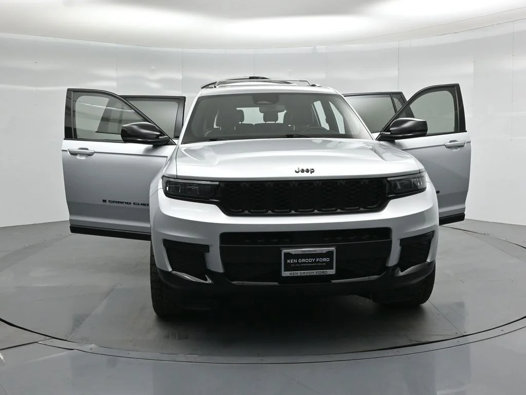 Certified Used 2021 Silver Jeep Altitude image 28
