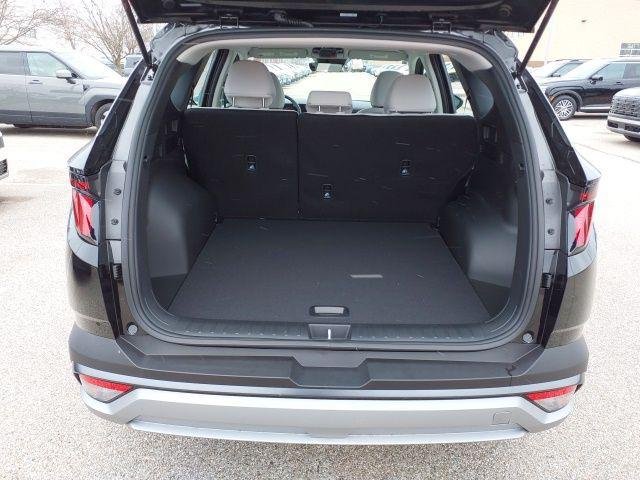 New 2026 Phantom Black Hyundai SE image 11