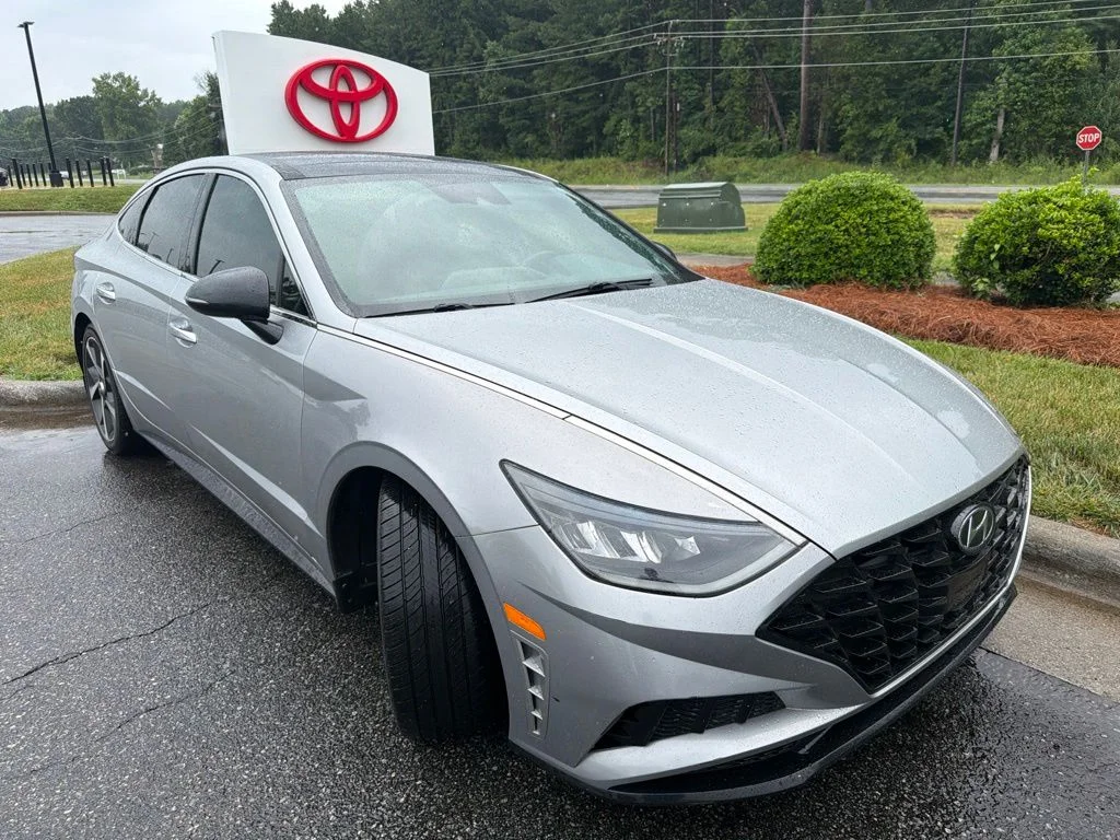 Used 2021 Silver Hyundai SEL Plus image 23