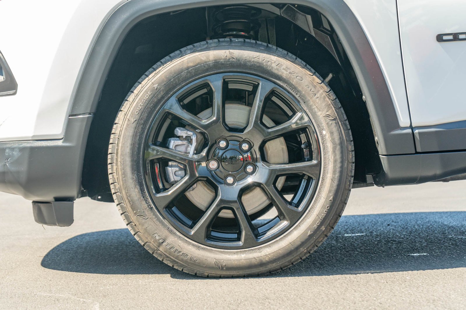 Used 2023 Bright White Clearcoat Jeep Latitude image 12