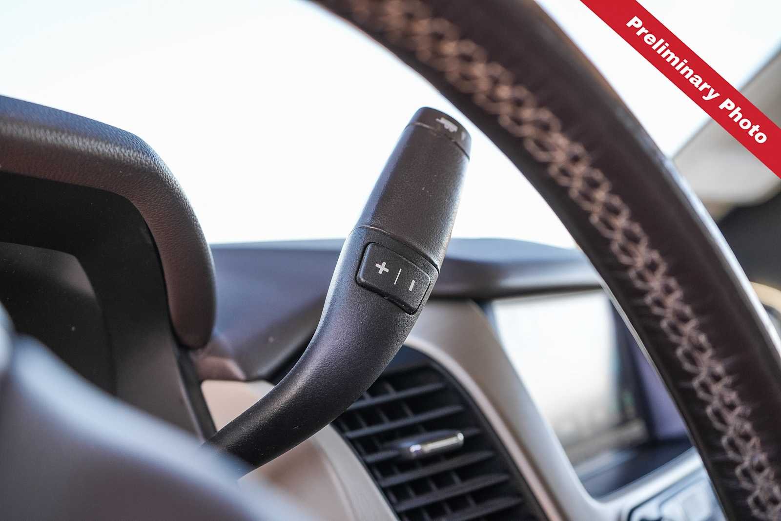Used 2019 White Frost Tricoat GMC Denali image 16