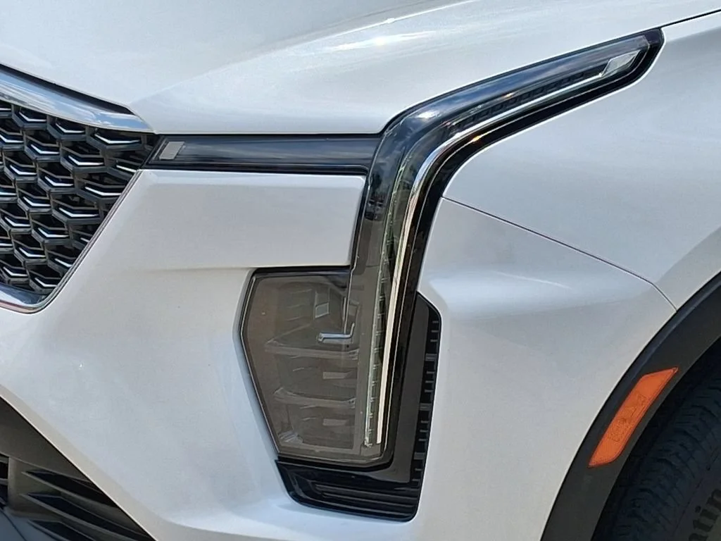 Used 2024 Crystal White Tricoat Cadillac Luxury image 7