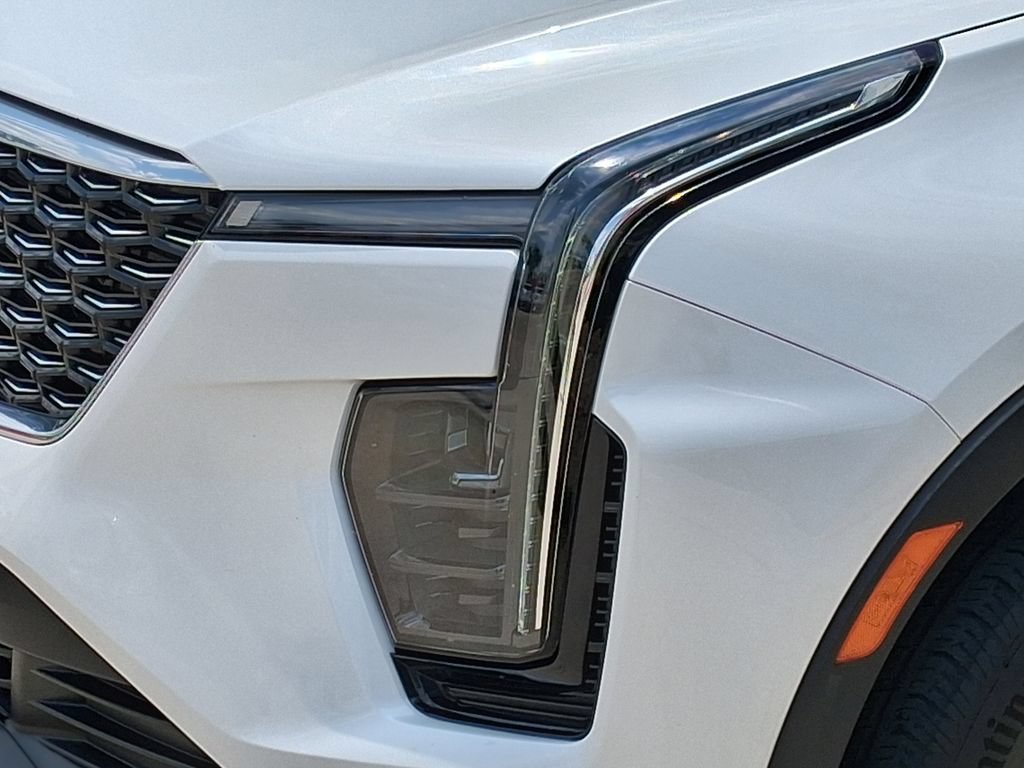 Used 2024 Crystal White Tricoat Cadillac Luxury image 7