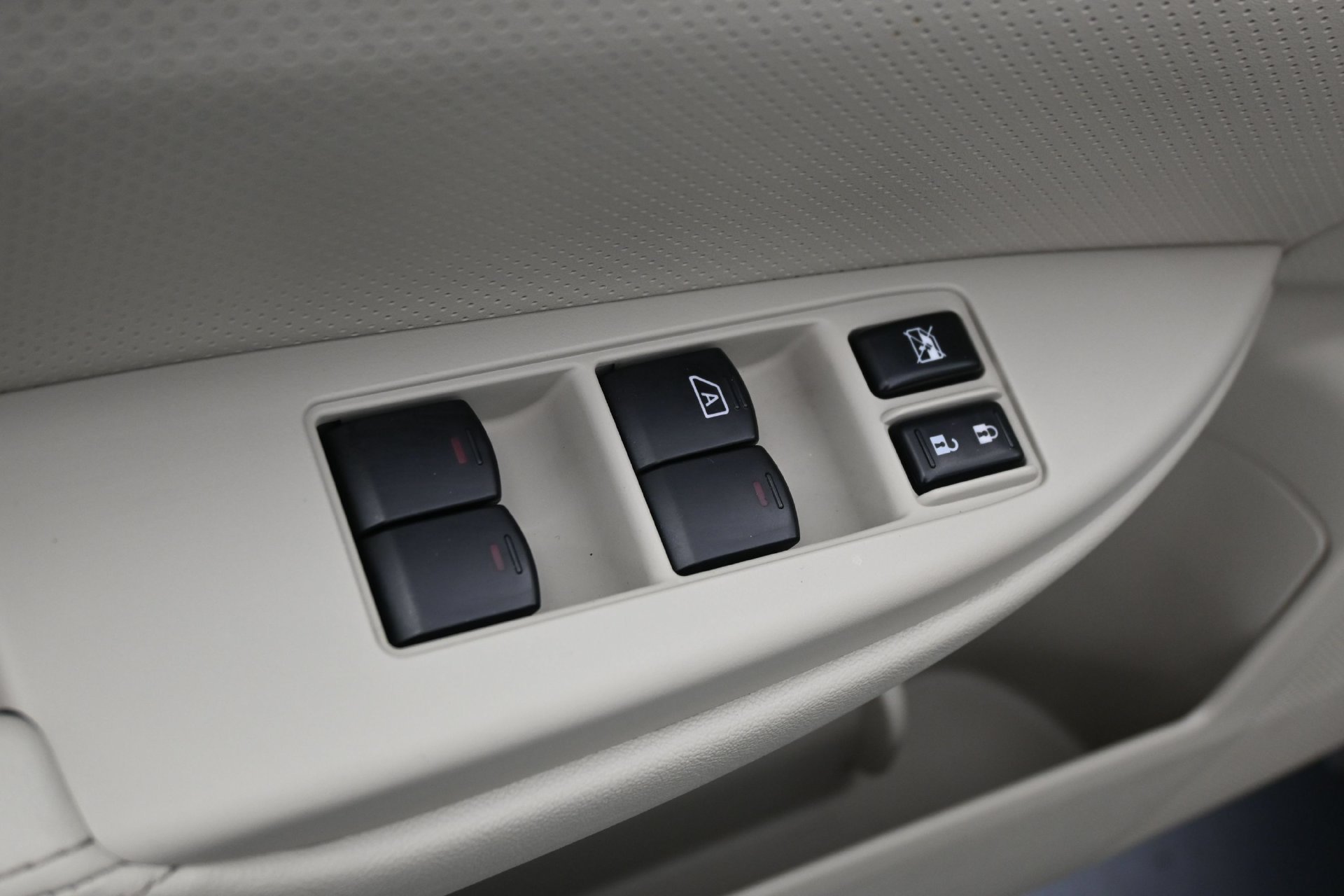 Used 2012 Satin White Pearl Subaru 2.5i image 18