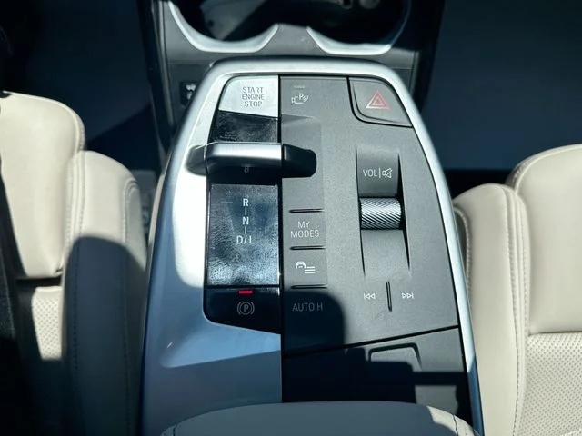 Used 2023 Green BMW xDrive28i image 18