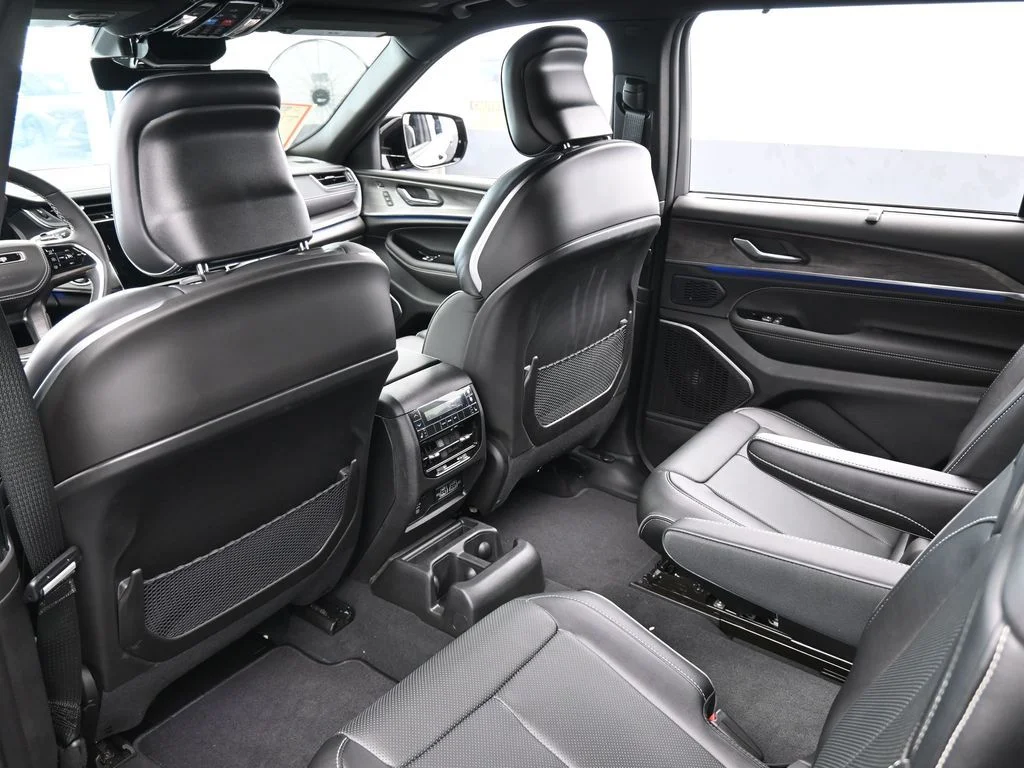 Used 2024 Baltic Gray Metallic Clearcoat Jeep Overland image 37