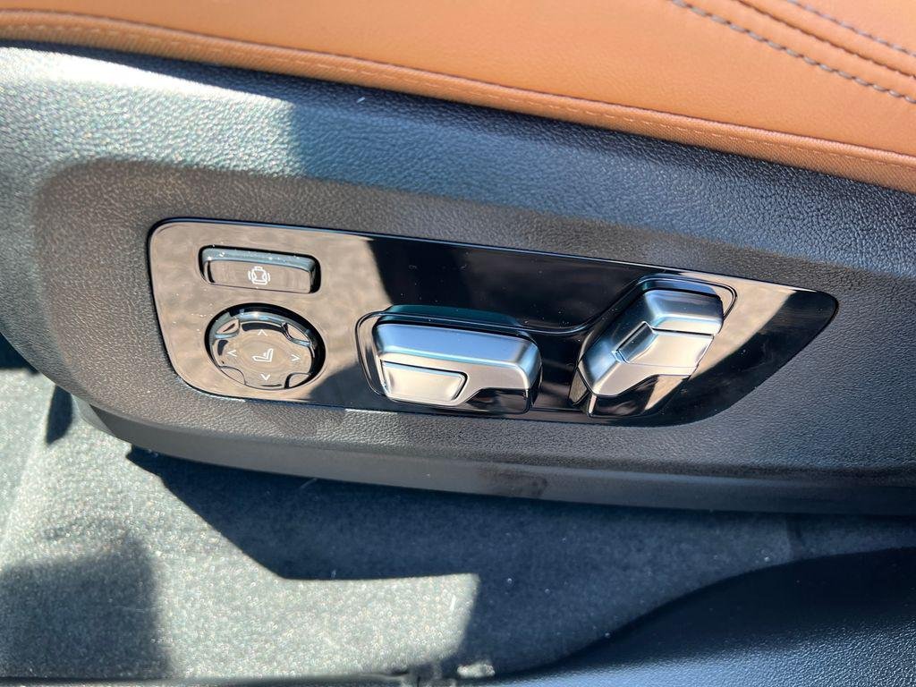 New 2027 Black Sapphire Metallic BMW xDrive40i image 7