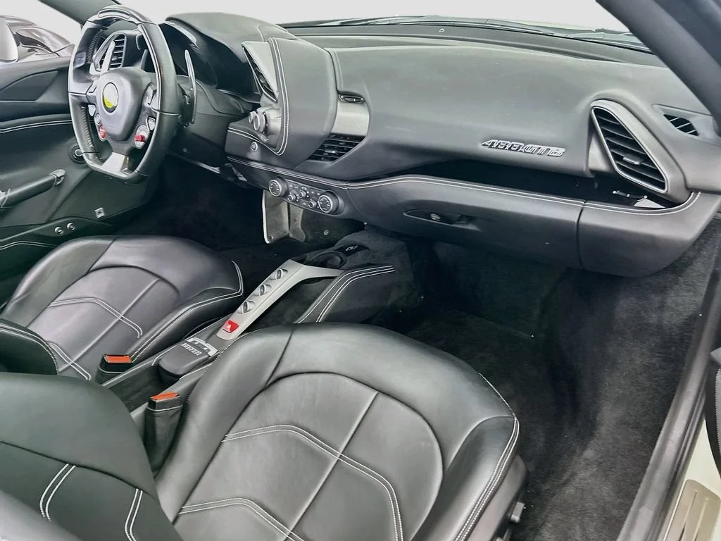 Used 2018 Bianco Avus Ferrari  image 16