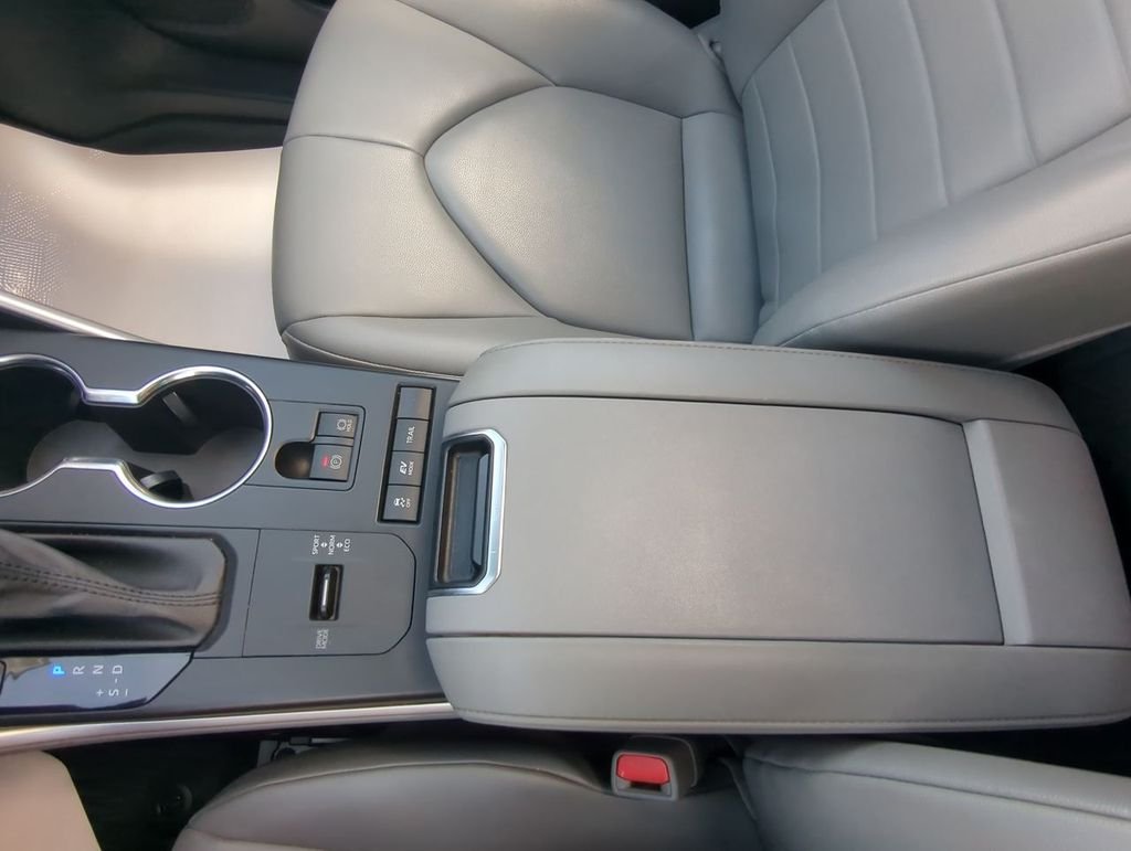 Used 2021 White Toyota XLE image 27