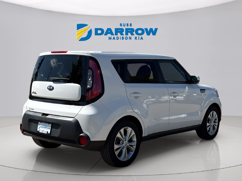 Used 2015 Clear White Kia Plus image 5