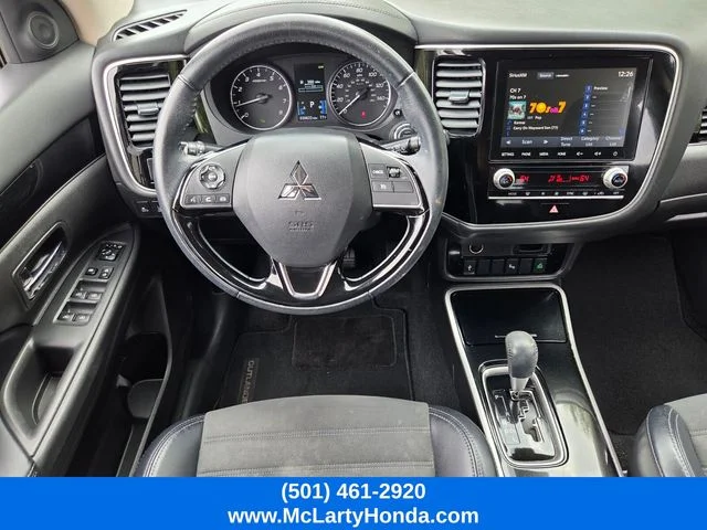 Used 2020 White Mitsubishi SE image 13