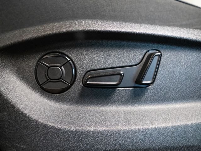 2025 Volkswagen Tiguan SE - Photo 19