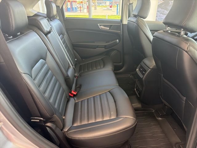 Used 2022 Silver Ford SEL image 11