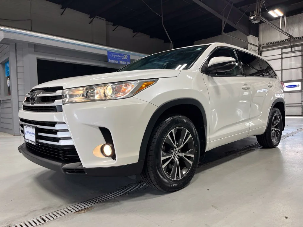 Used 2018 Blizzard Pearl Toyota LE Plus image 3