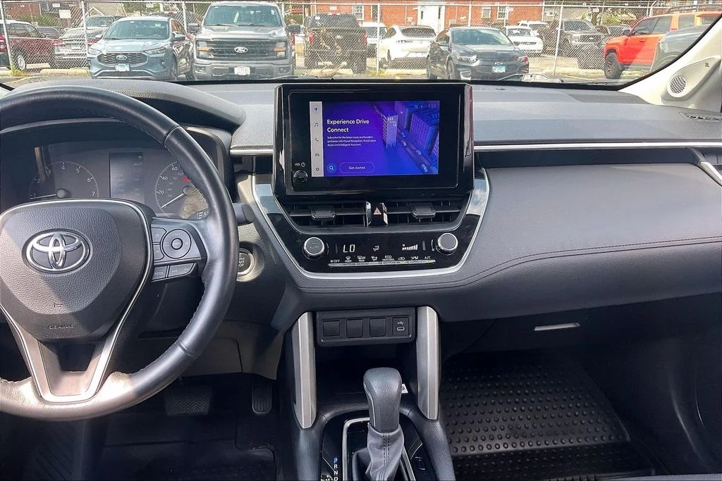 Used 2023  Toyota LE image 5