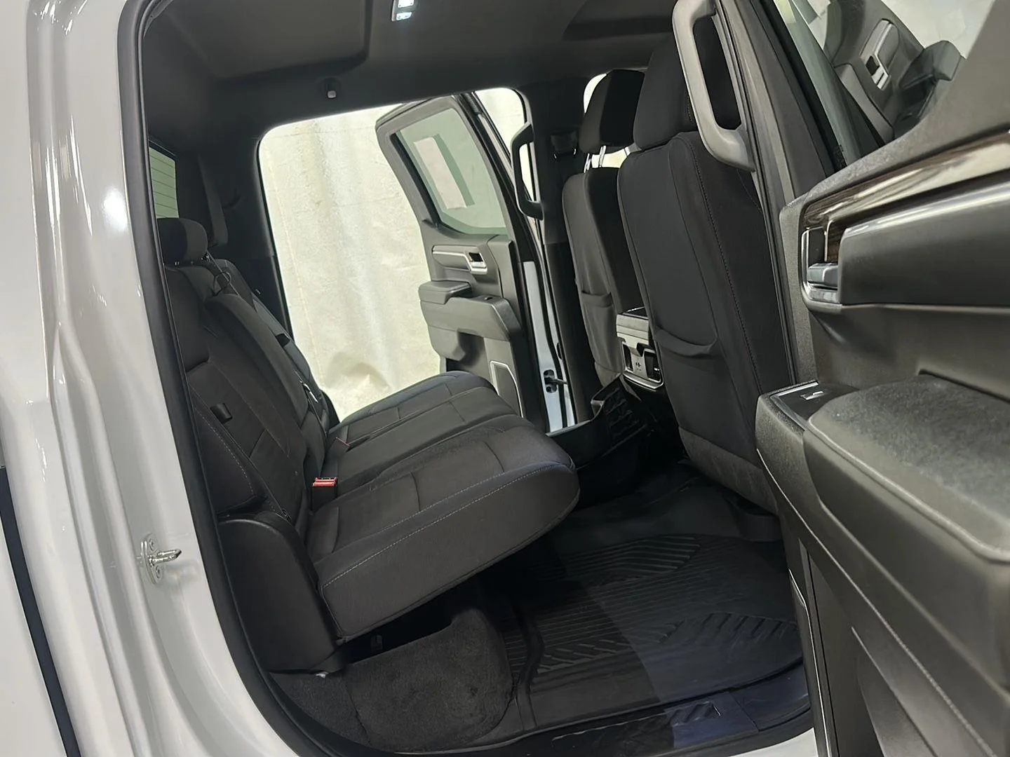Used 2024 Summit White Chevrolet RST image 32