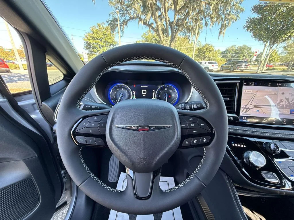 2026 Chrysler Pacifica Limited - Photo 13