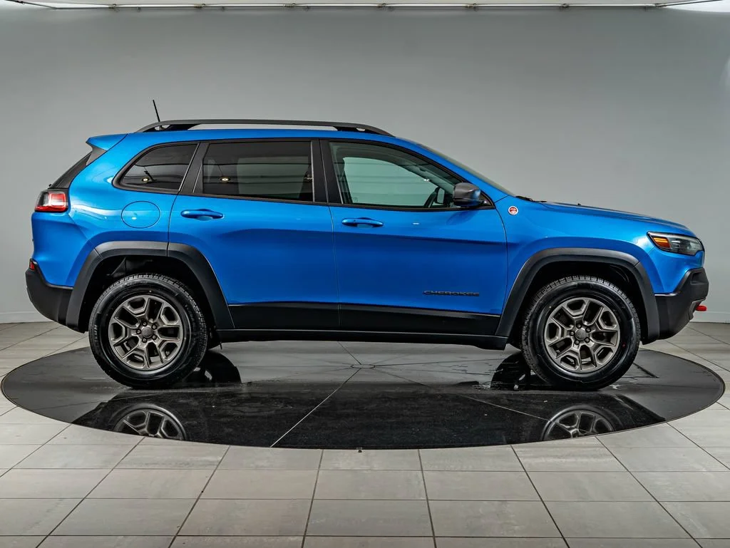 Used 2020 Hydro Blue Pearlcoat Jeep Trailhawk image 4