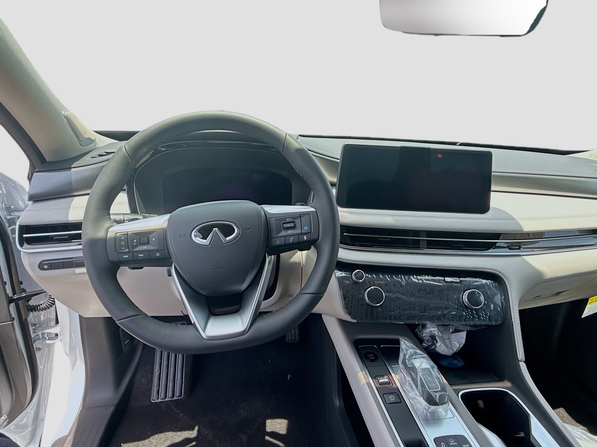 New 2027 RADIANT WHITE INFINITI Luxe FWD image 9