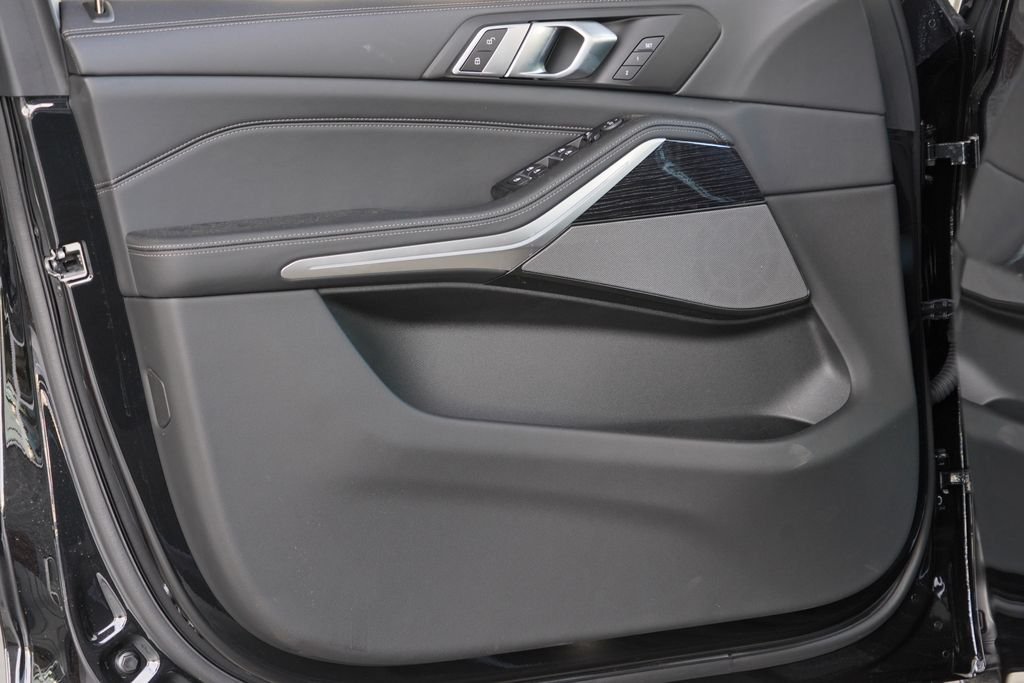 New 2026 Black Sapphire Metallic BMW sDrive40i image 8