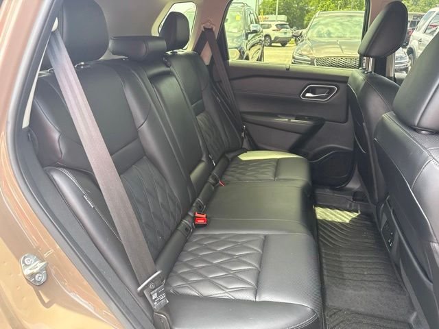 Used 2024 Black Nissan Platinum image 20