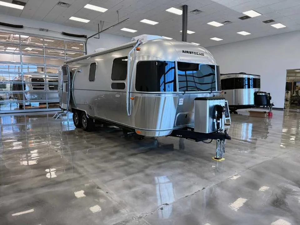 New 2027 SILVER AIRSTREAM  image 4