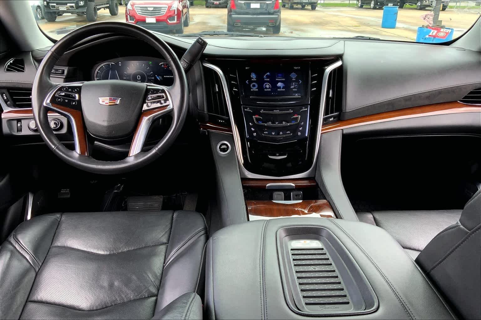 Used 2019 BLACK RAVEN Cadillac Luxury image 16