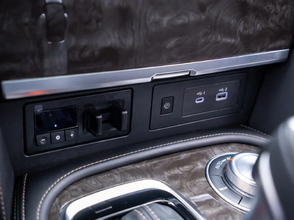 Used 2023 Black Nissan Platinum image 31