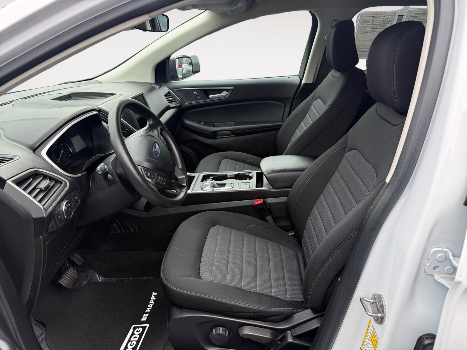 Used 2021 Oxford White Ford SE image 10