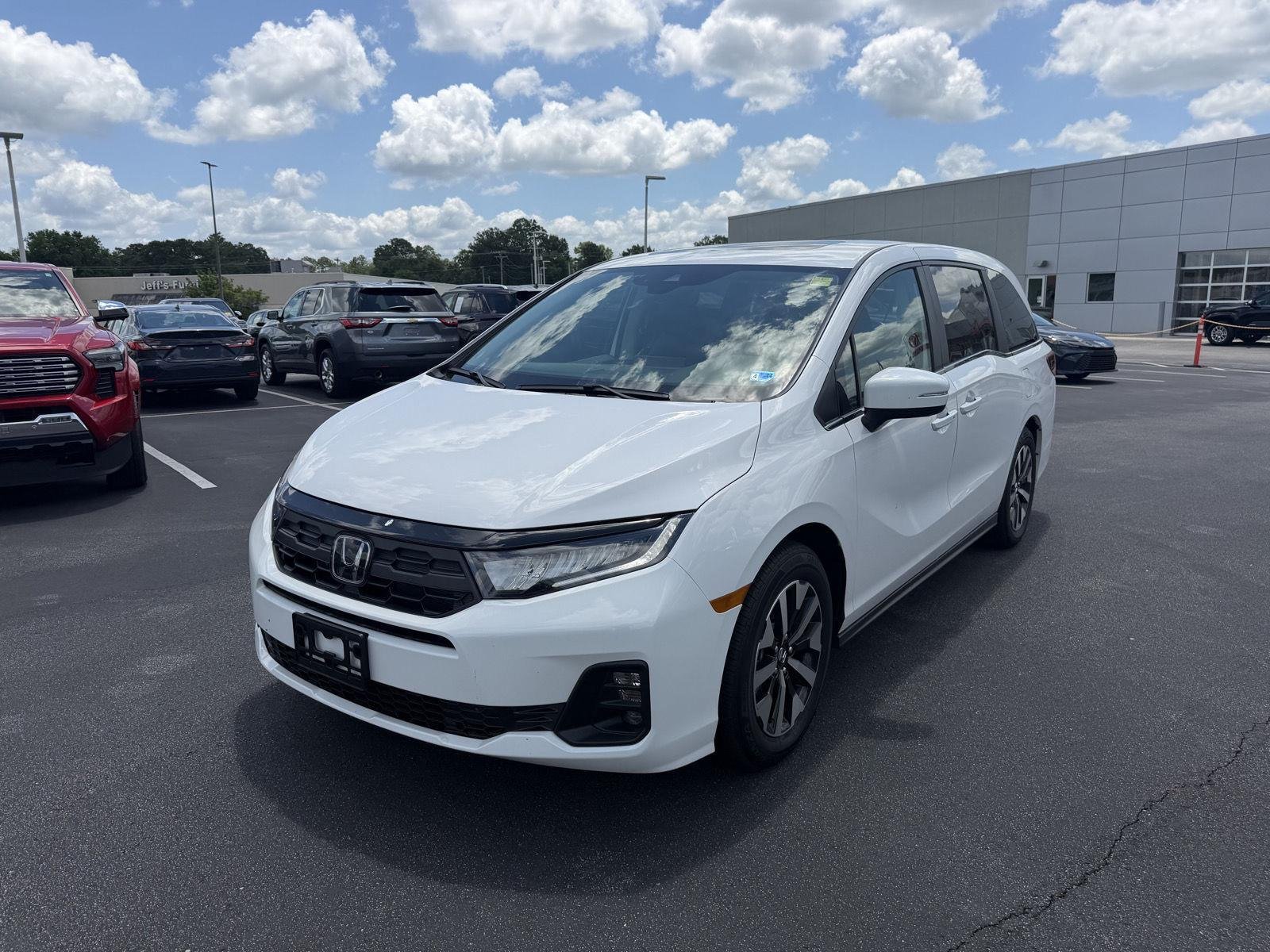 Used 2026 Platinum White Pearl Honda EX-L image 3