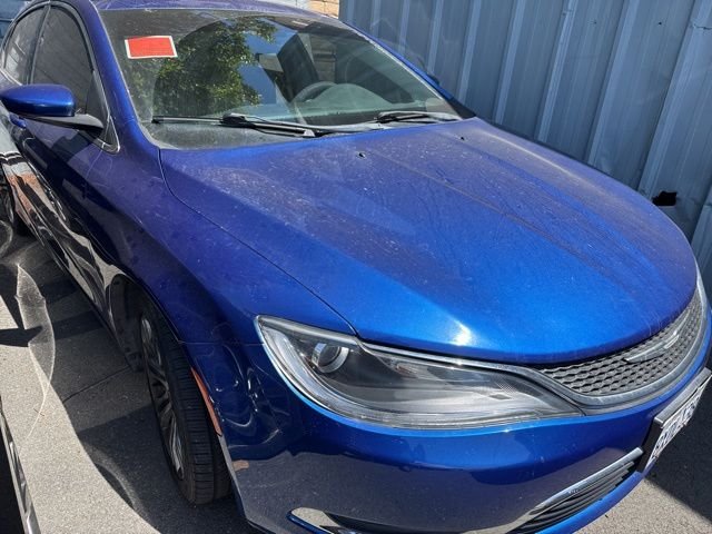 2015 Chrysler 200's photo