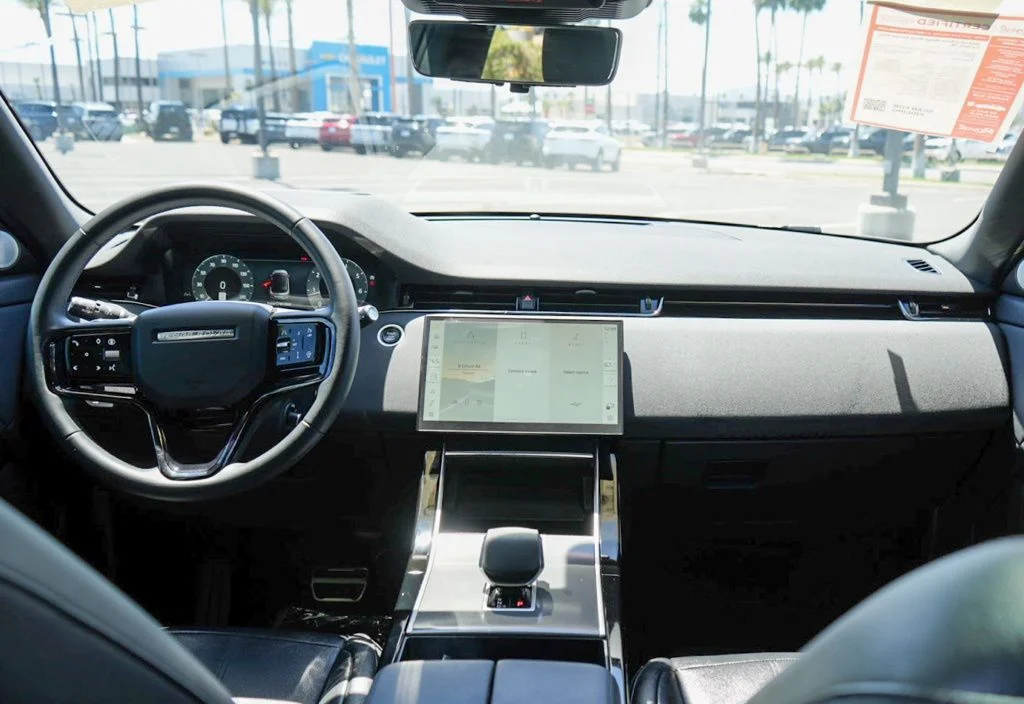 Certified Used 2024  Land Rover Dynamic image 6