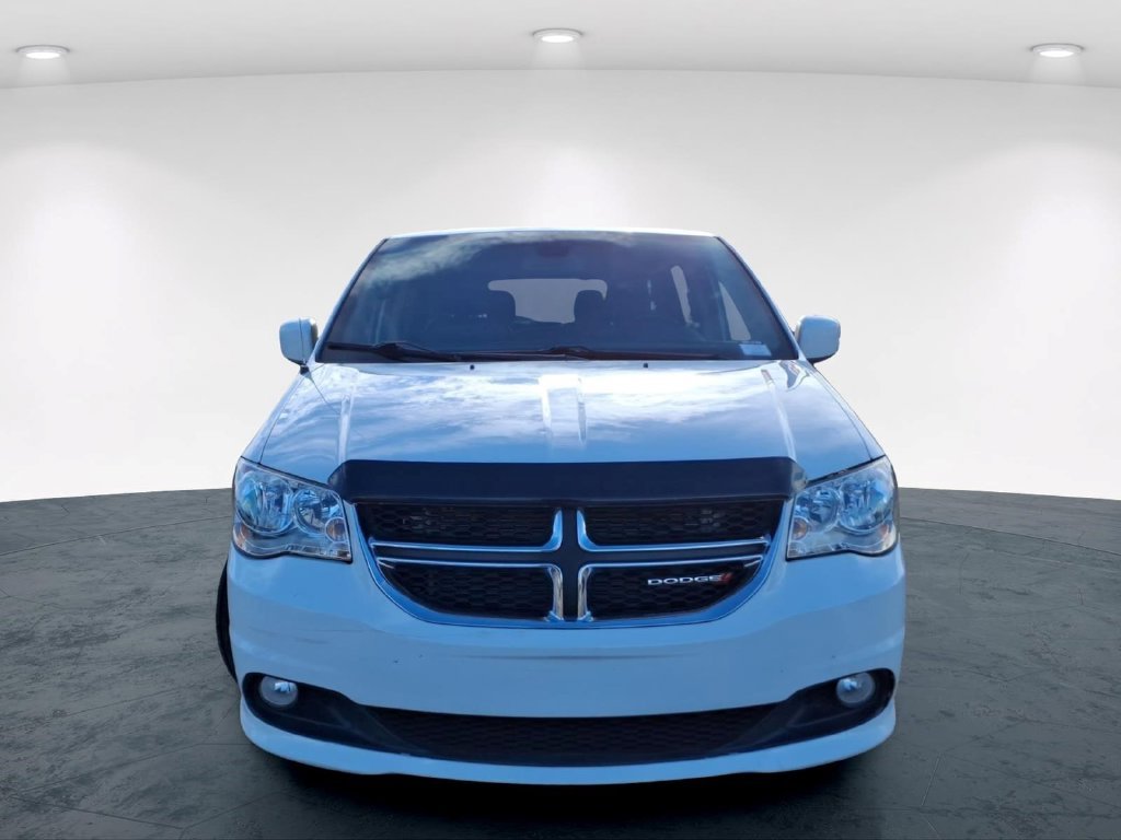 Used 2019 White Dodge SXT image 3
