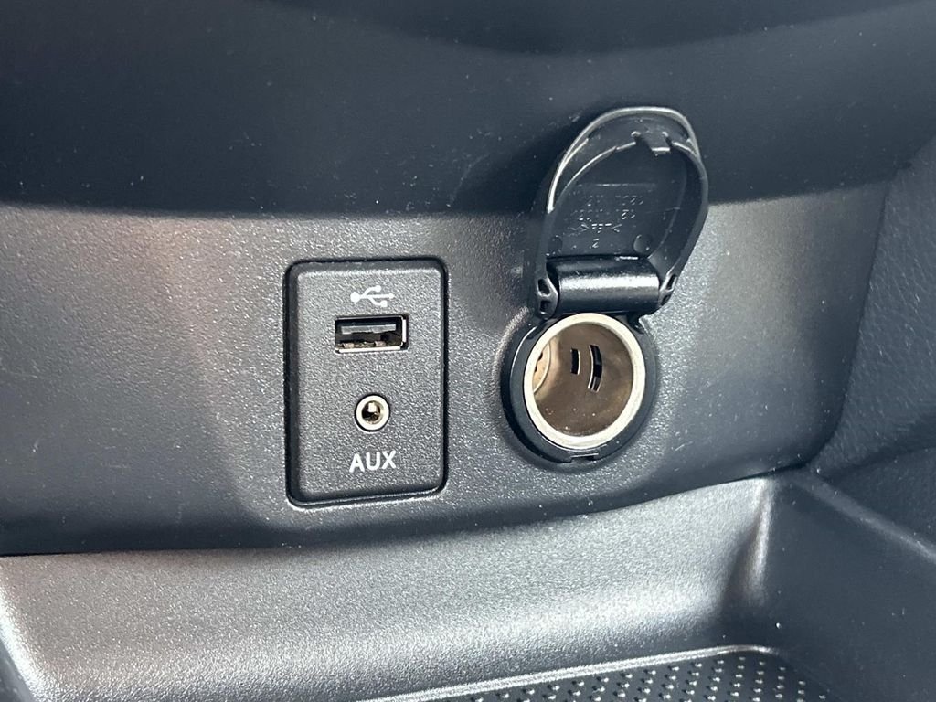 Used 2015 Silver Nissan SV image 25