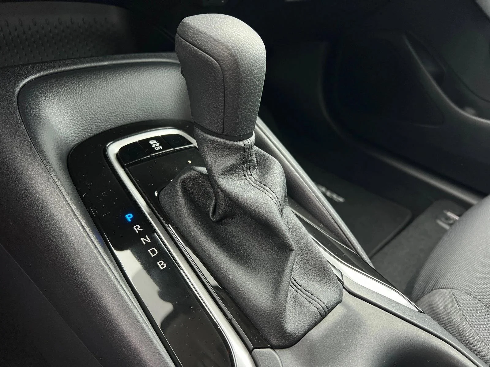 New 2026 Midnight Black Metallic Toyota LE image 30