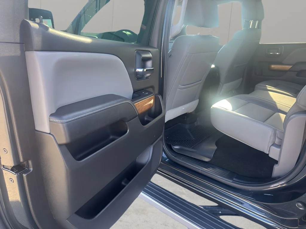 Used 2018 GRAPHITE METALLIC Chevrolet LTZ image 12