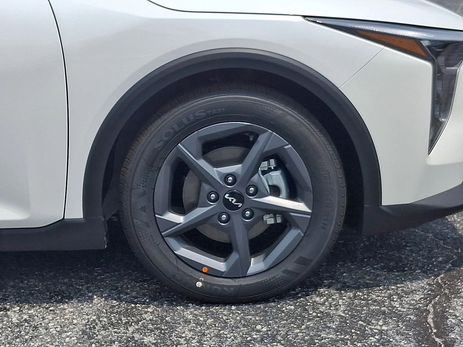 New 2026 White Kia LXS image 9