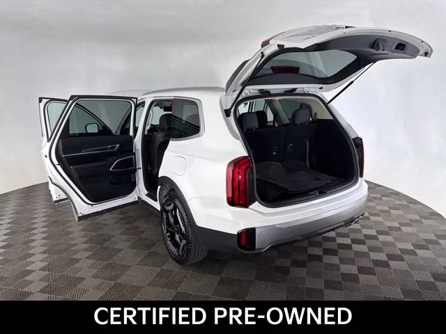 Used 2024 White Kia S image 22